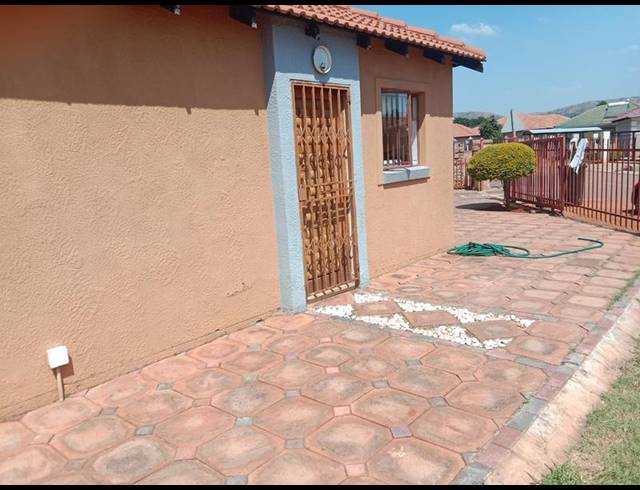 3 BEDROOM HOUSE FOR SALE IN THERESAPARK